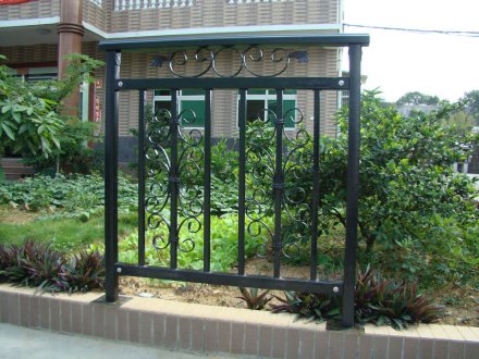 陽臺護欄裝修怎樣才規范？陽臺護欄廠家總結了